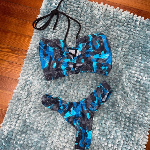 Blue two piece bikini Camouflage design - Picture 1 of 7